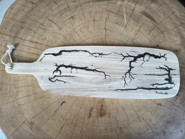 Planche apéro en bois foudroyé paulownia